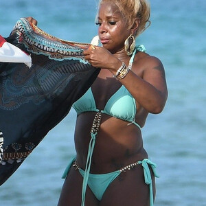 Nude Celeb Mary J. Blige 016 pic