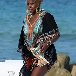 Celeb Naked Mary J. Blige 020 pic