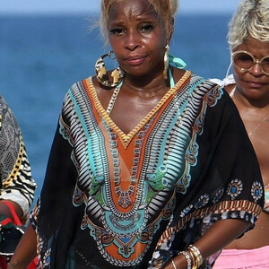 Celebrity Leaked Nude Photo Mary J. Blige 028 pic