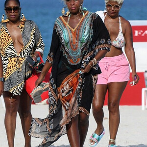 nude celebrities Mary J. Blige 030 pic