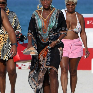 Newest Celebrity Nude Mary J. Blige 032 pic