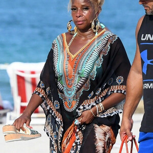 Hot Naked Celeb Mary J. Blige 036 pic