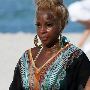 nude celebrities Mary J. Blige 041 pic
