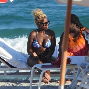 Free Nude Celeb Mary J. Blige 009 pic