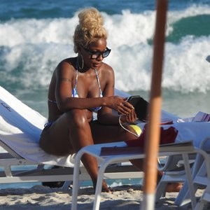 Free Nude Celeb Mary J. Blige 020 pic