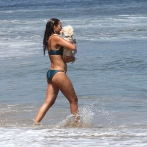 Matt Damon & Luciana Barroso Enjoy a Day at the Beach (29 Photos) – Leaked Nudes