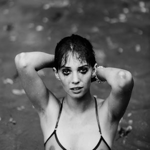 Free Nude Celeb Maya Hawke 007 pic