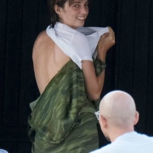 Maya Hawke Strips Off as She Sunbathes at the Beach in Venice (55 Nude & Sexy Photos) - Leaked Nudes