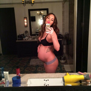 Famous Nude Megan Fox 031 pic