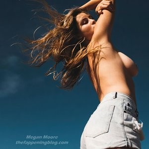 Nude Celeb Megan Moore 008 pic