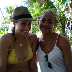 Meghan Markle Poses in a Bikini in Jamaica (3 Photos) – Leaked Nudes