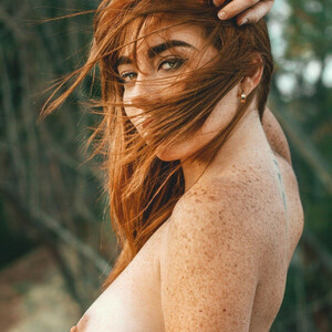 Famous Nude Melanie Mauriello 001 pic