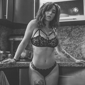 Hot Naked Celeb Melanie Mauriello 026 pic