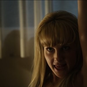 Famous Nude Melissa Rauch 030 pic