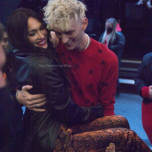 MGK Carries Megan Fox as they Arrive at NBC Studios (19 Photos) – Leaked Nudes