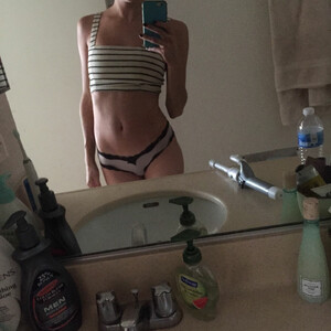 Celebrity Nude Pic Mia Serafino 004 pic