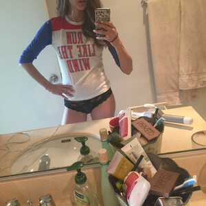 Free nude Celebrity Mia Serafino 019 pic