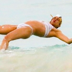 celeb nude Michelle Rodriguez 014 pic
