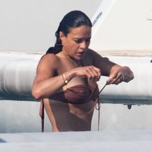 Free Nude Celeb Michelle Rodriguez 091 pic