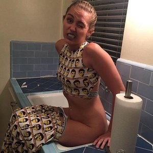 Miley Cyrus Ass (2 Photos) – Leaked Nudes