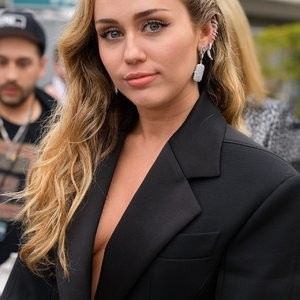 Hot Naked Celeb Miley Cyrus 011 pic