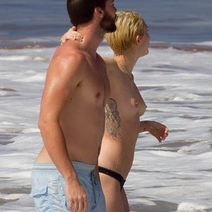 Celeb Nude Miley Cyrus 007 pic