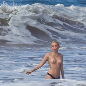 Nude Celeb Miley Cyrus 019 pic