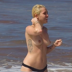 Hot Naked Celeb Miley Cyrus 027 pic