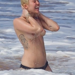 Leaked Celebrity Pic Miley Cyrus 031 pic