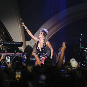 Naked Celebrity Miley Cyrus 053 pic