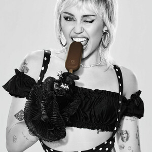Best Celebrity Nude Miley Cyrus 012 pic