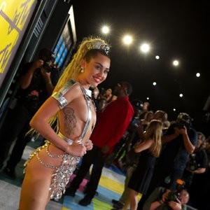 Free Nude Celeb Miley Cyrus 120 pic
