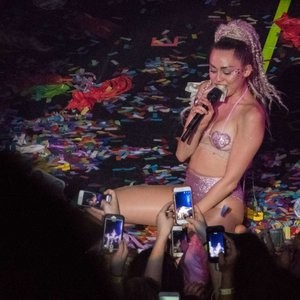 Miley Cyrus Sexy (27 Photos) – Leaked Nudes