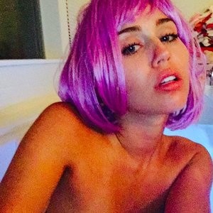 Nude Celebrity Picture Miley Cyrus 002 pic