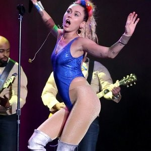 Nude Celeb Pic Miley Cyrus 042 pic