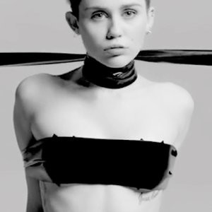 celeb nude Miley Cyrus 002 pic