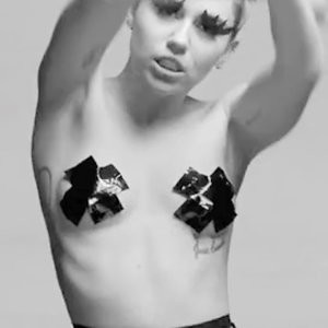 Free Nude Celeb Miley Cyrus 014 pic