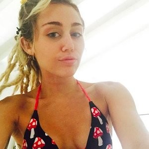 Nude Celeb Miley Cyrus 004 pic