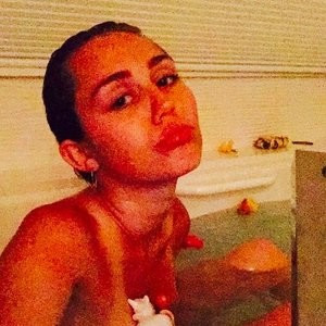 Celeb Naked Miley Cyrus 006 pic