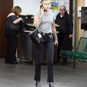 Miley Cyrus Steps Out Solo in Los Angeles After Finalizing Her Divorce (28 Photos) - Leaked Nudes
