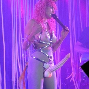 Free Nude Celeb Miley Cyrus 027 pic