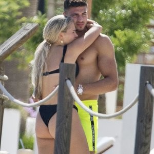 Molly-Mae Hague & Tommy Fury are Pictured Packing on the PDA in Ibiza (25 Photos) – Leaked Nudes