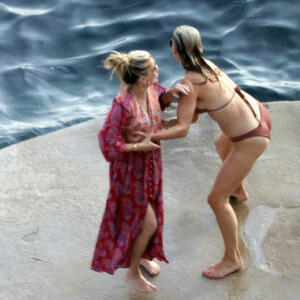Real Celebrity Nude Molly Sims 006 pic