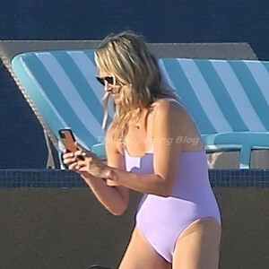 Naked Celebrity Pic Molly Sims 016 pic