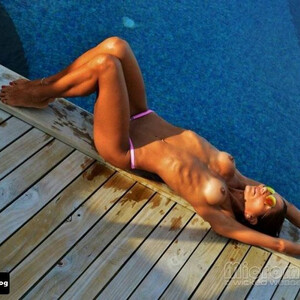 Free Nude Celeb Monimalibu 047 pic