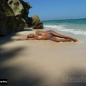 Free nude Celebrity Monimalibu 057 pic