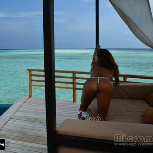 Naked Celebrity Monimalibu 060 pic