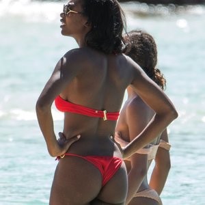 Celeb Nude Mouna Traore 015 pic