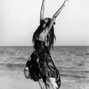celeb nude Naomi Campbell 007 pic