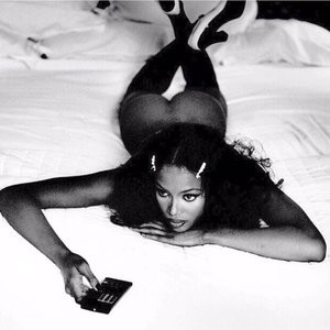 Naomi Campbell Sexy & Topless (2 Photos) - Leaked Nudes